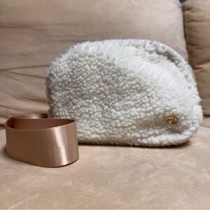 Apana Cream Sherpa Fanny Pack – Cozy & Functional Belt Bag